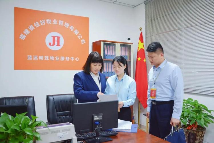 巡紀聯動精準發(fā)力 安溪小區(qū)物業(yè)管理再升級——聚焦清洗保潔服務提升